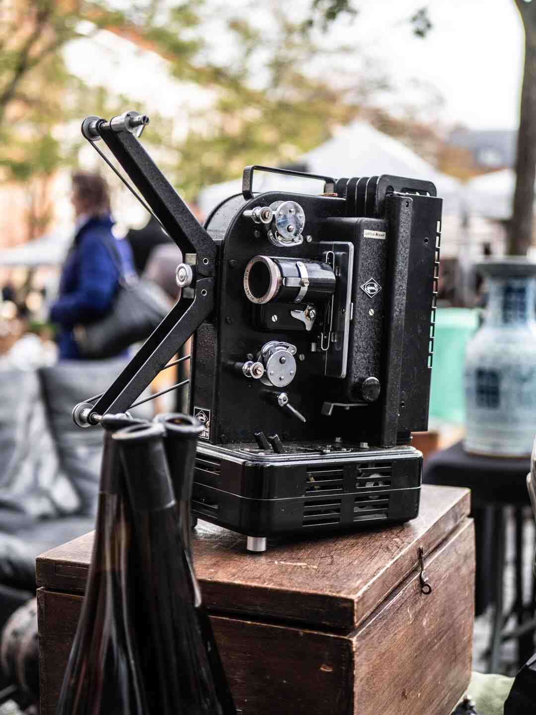 Quand bébé joue avec hochet ?