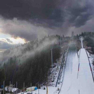 Jeux en bois avec une boule