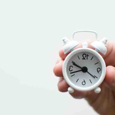 Comment conjuguer le verbe jouer à tous les temps ?