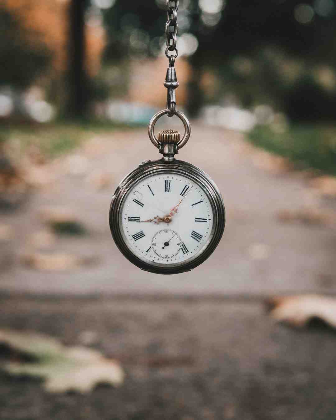 Comment s'écrit le verbe jouer au présent ?